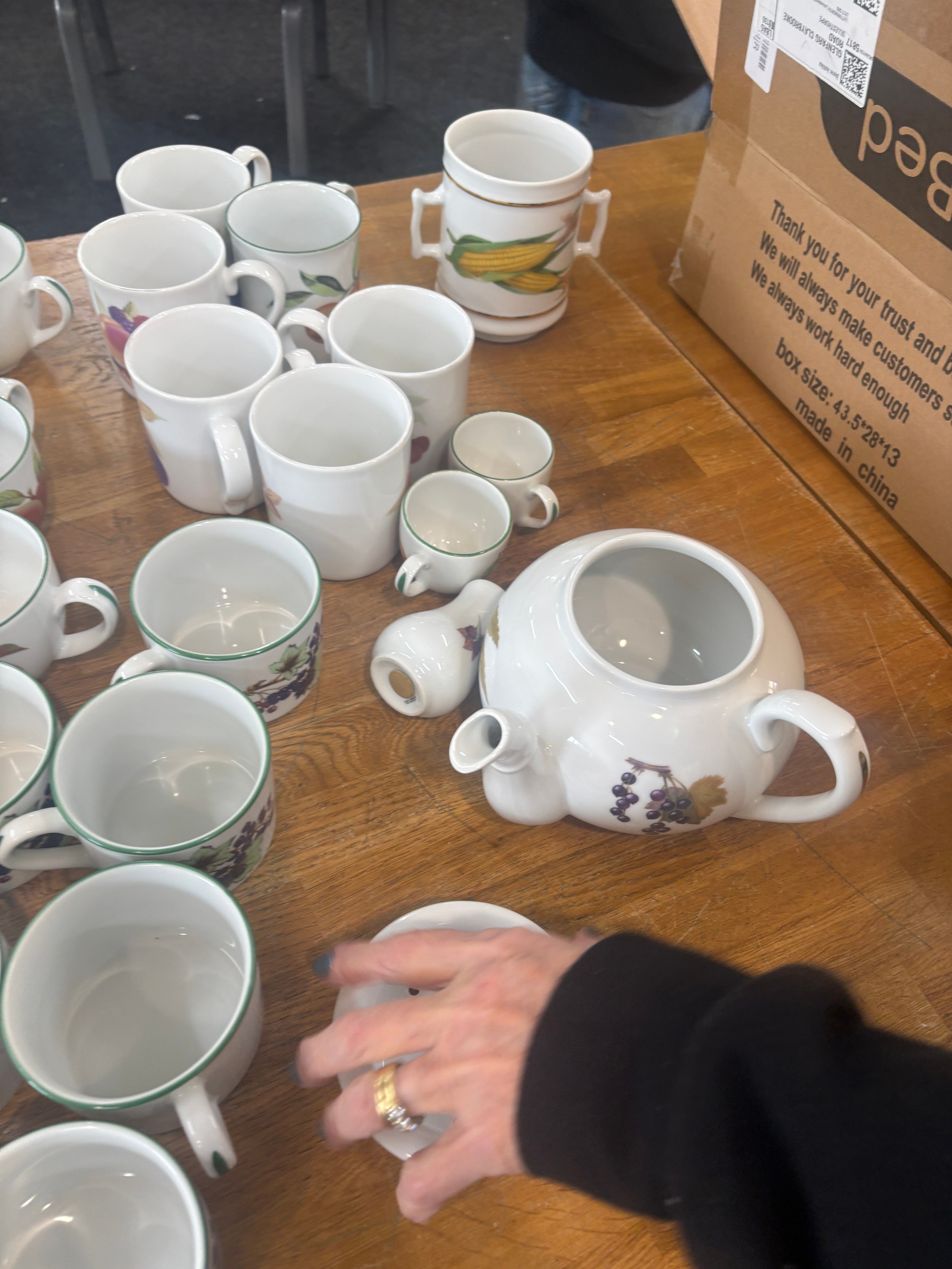 Large selection of Royal Worcester Evesham dinner tea and coffee service includes Plates, mugs, - Image 10 of 13
