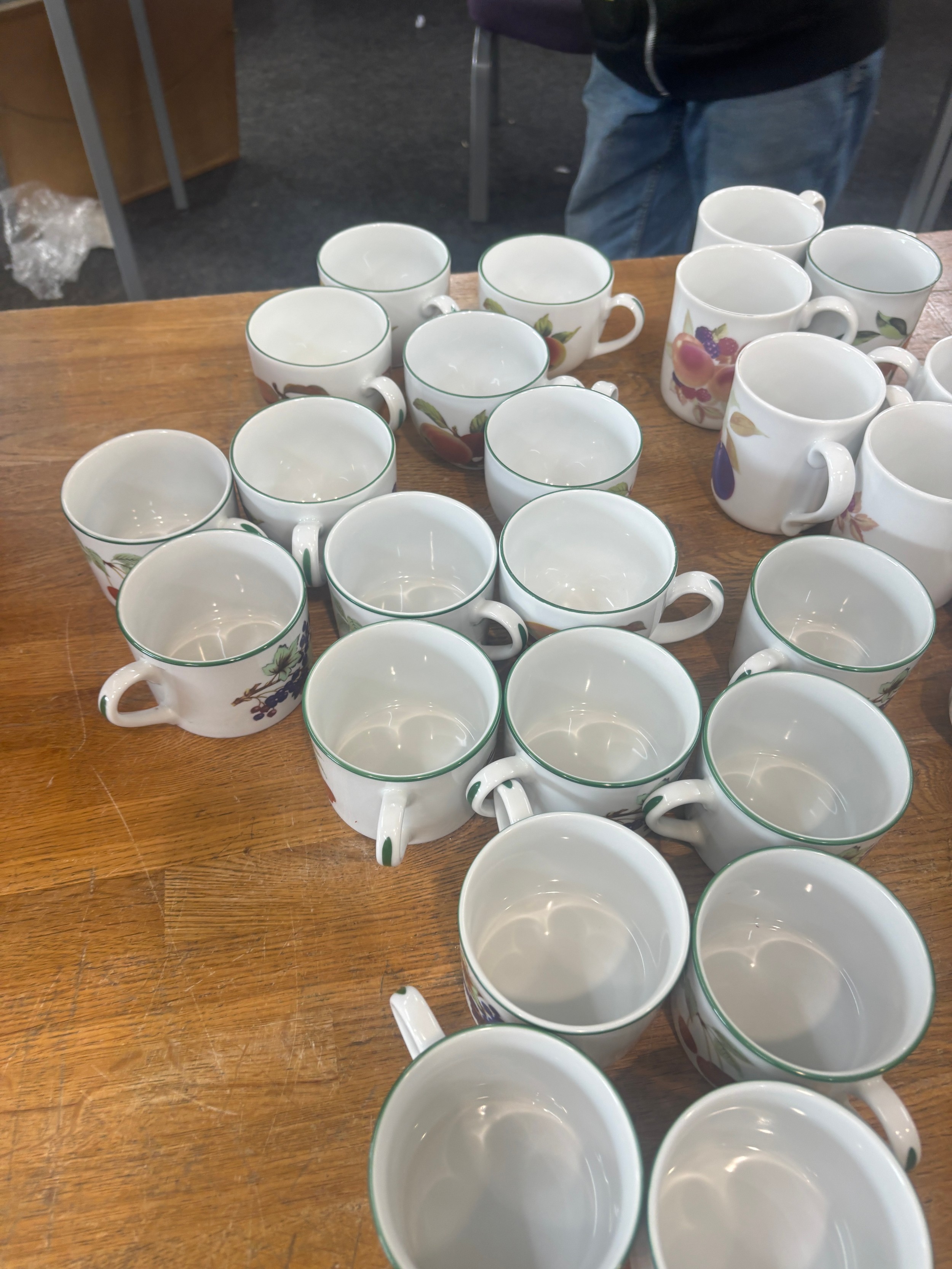 Large selection of Royal Worcester Evesham dinner tea and coffee service includes Plates, mugs, - Image 9 of 13