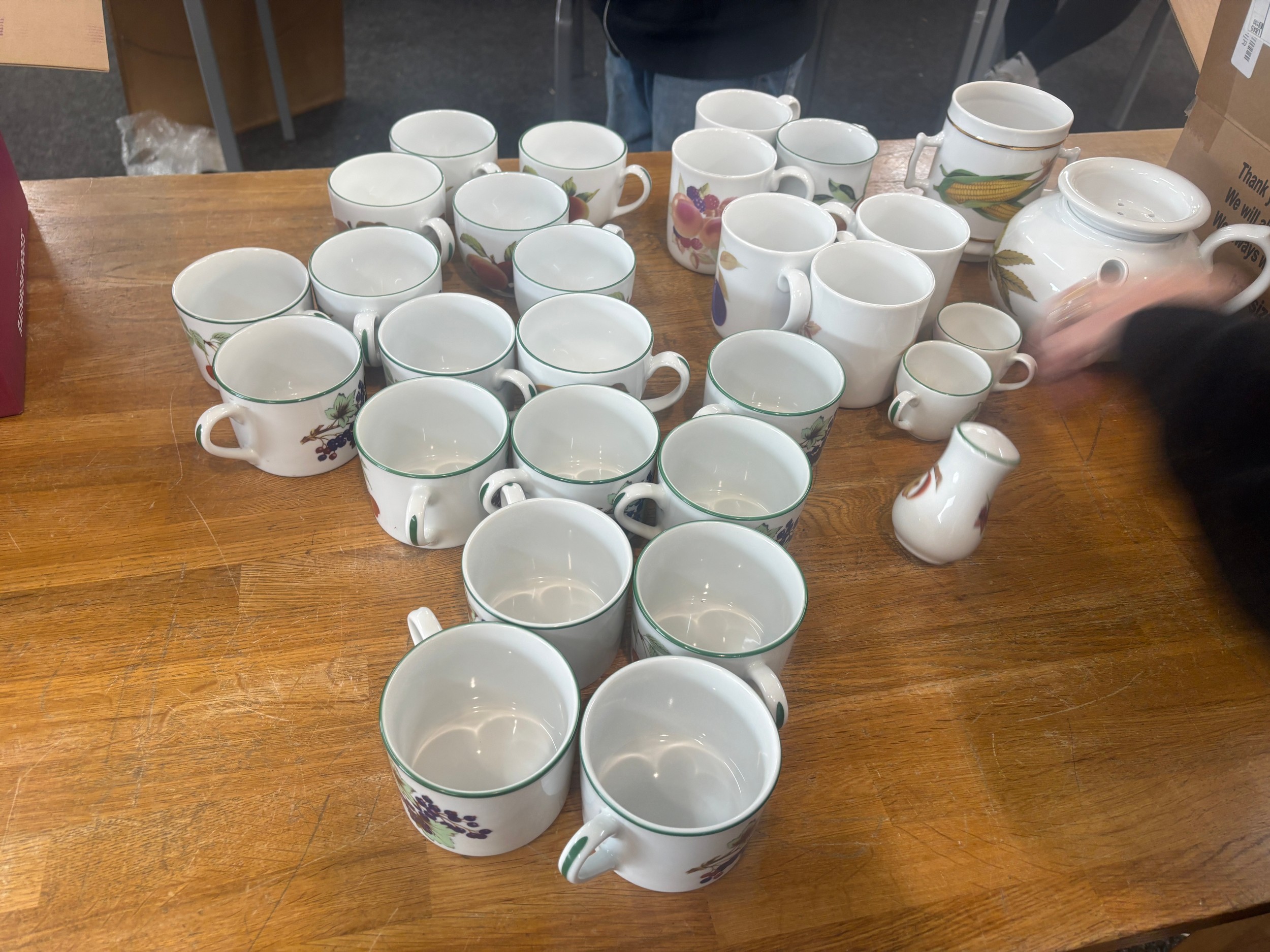Large selection of Royal Worcester Evesham dinner tea and coffee service includes Plates, mugs, - Image 8 of 13