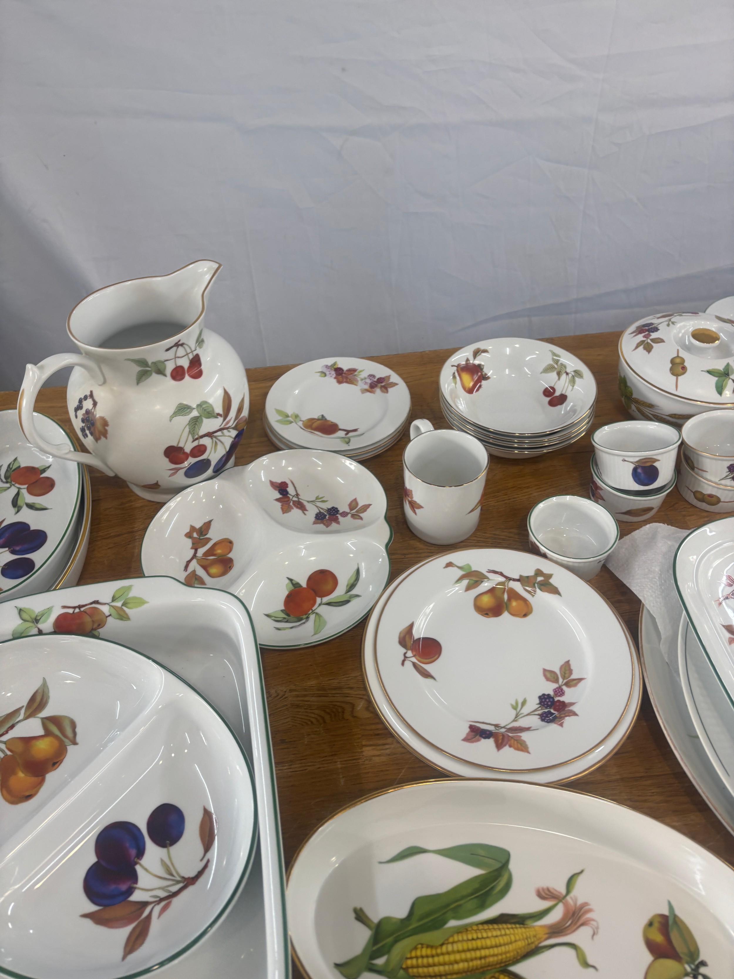 Large selection of Royal Worcester Evesham dinner tea and coffee service includes Plates, mugs, - Image 7 of 13