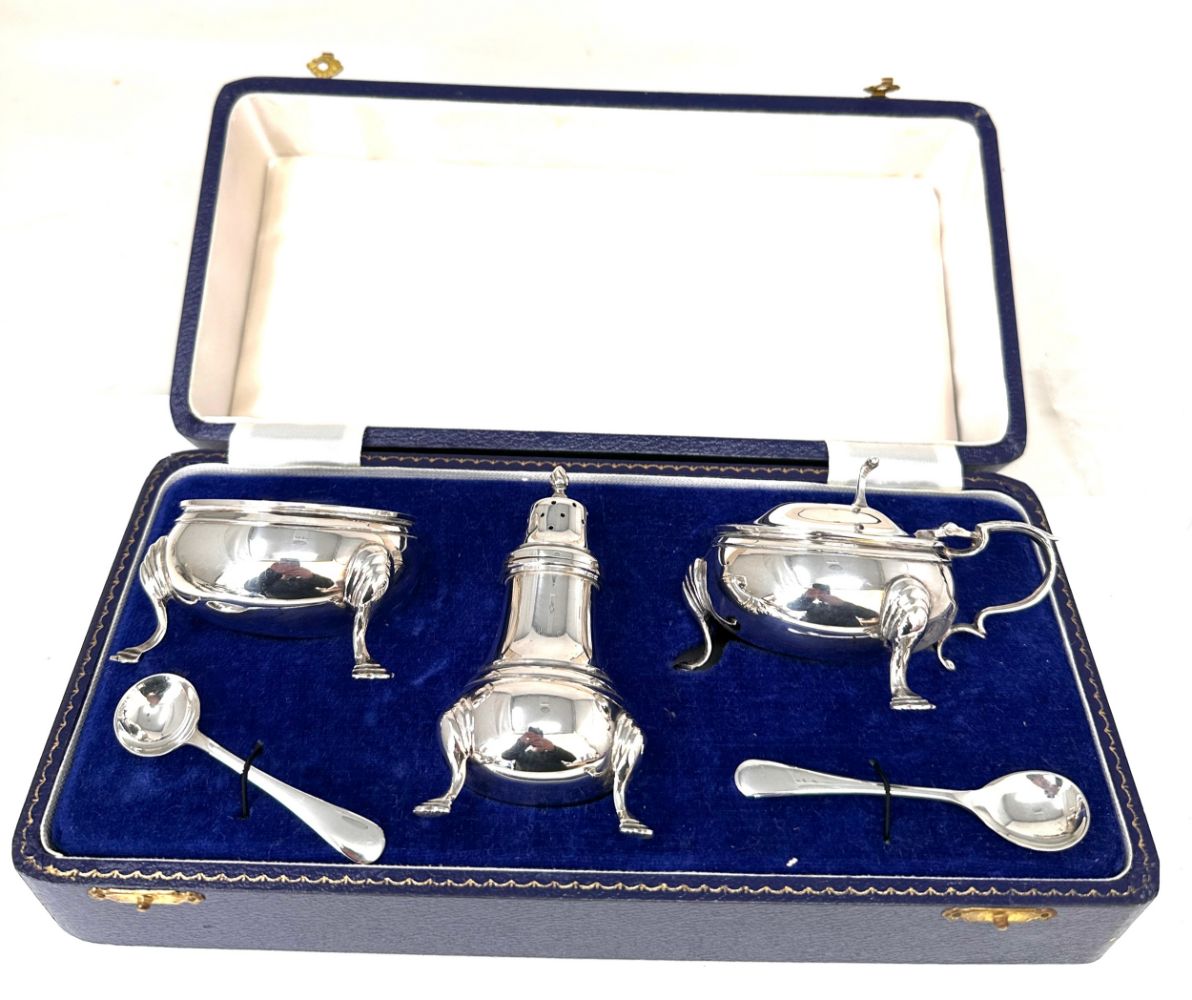 Watches, Jewellery, Large Selection Silver Jewellery, Militaria and Collectables