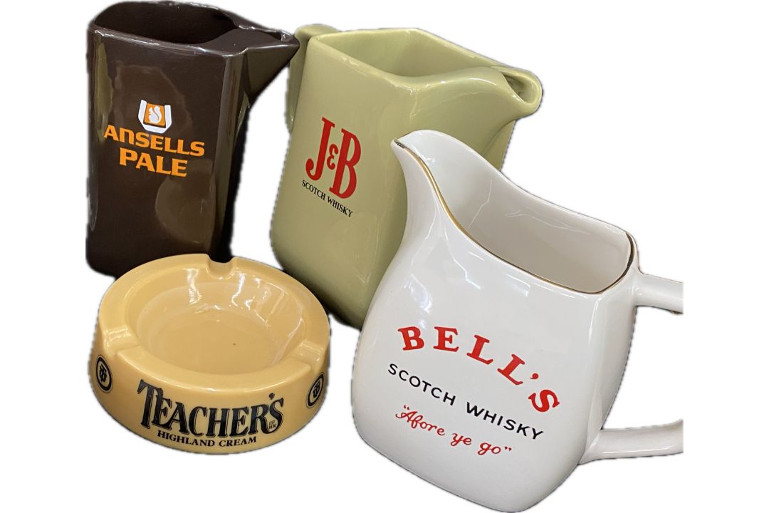 Selection of advertising jugs to include bells, j&b, dewar's and also some ashtrays etc - Image 8 of 8