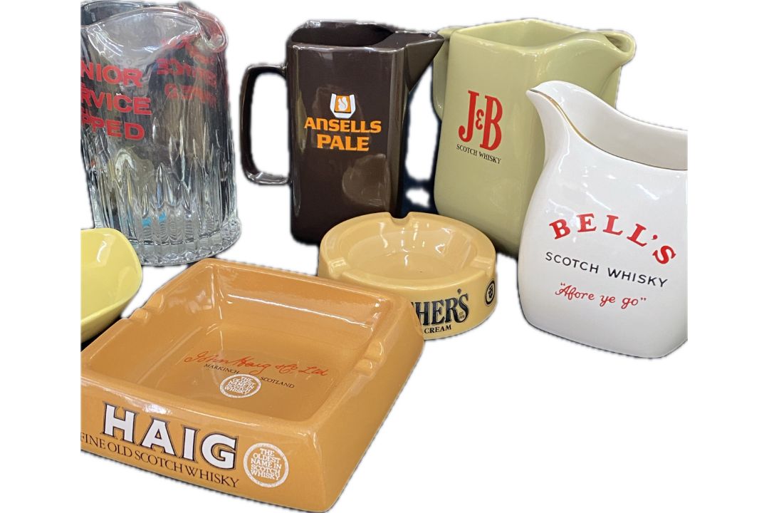 Selection of advertising jugs to include bells, j&b, dewar's and also some ashtrays etc - Image 5 of 8
