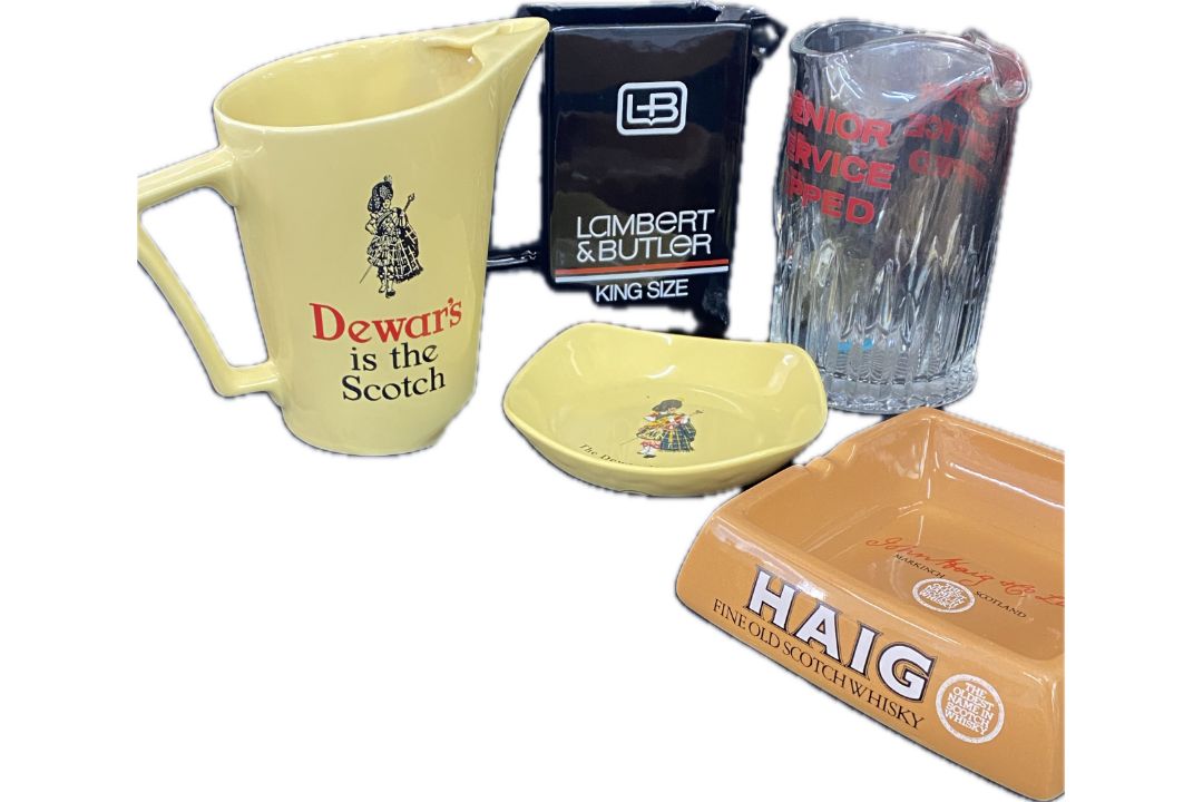 Selection of advertising jugs to include bells, j&b, dewar's and also some ashtrays etc - Image 4 of 8