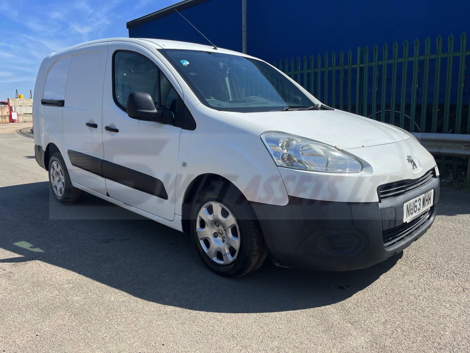 !!! ON SALE !!!PEUGEOT PARTNER 1.6 CRC HDI * CREW CAB VAN* 2014 MODEL - LONG WHEEL BASE - LOOK! - Image 2 of 12