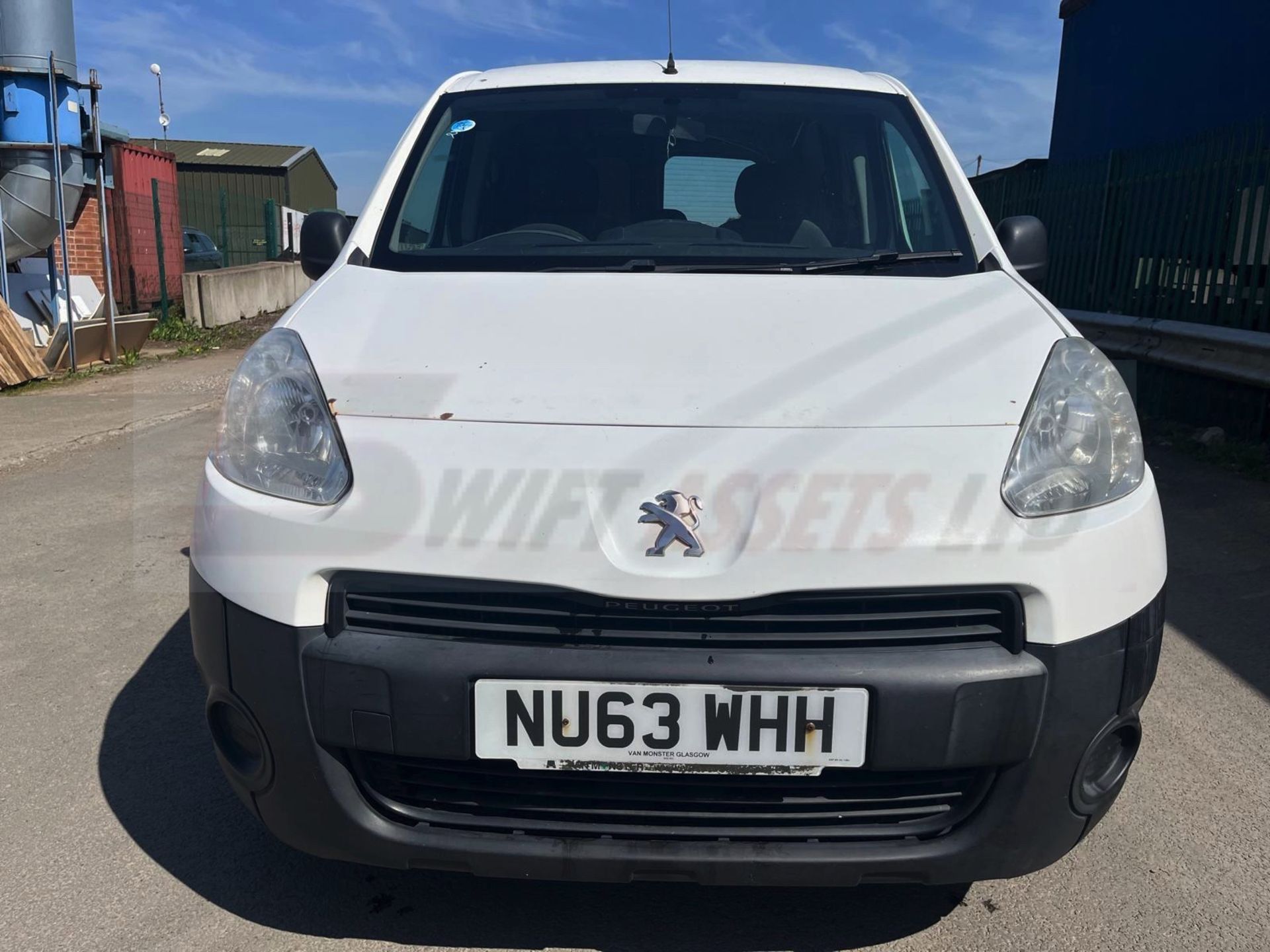 !!! ON SALE !!!PEUGEOT PARTNER 1.6 CRC HDI * CREW CAB VAN* 2014 MODEL - LONG WHEEL BASE - LOOK! - Image 3 of 12