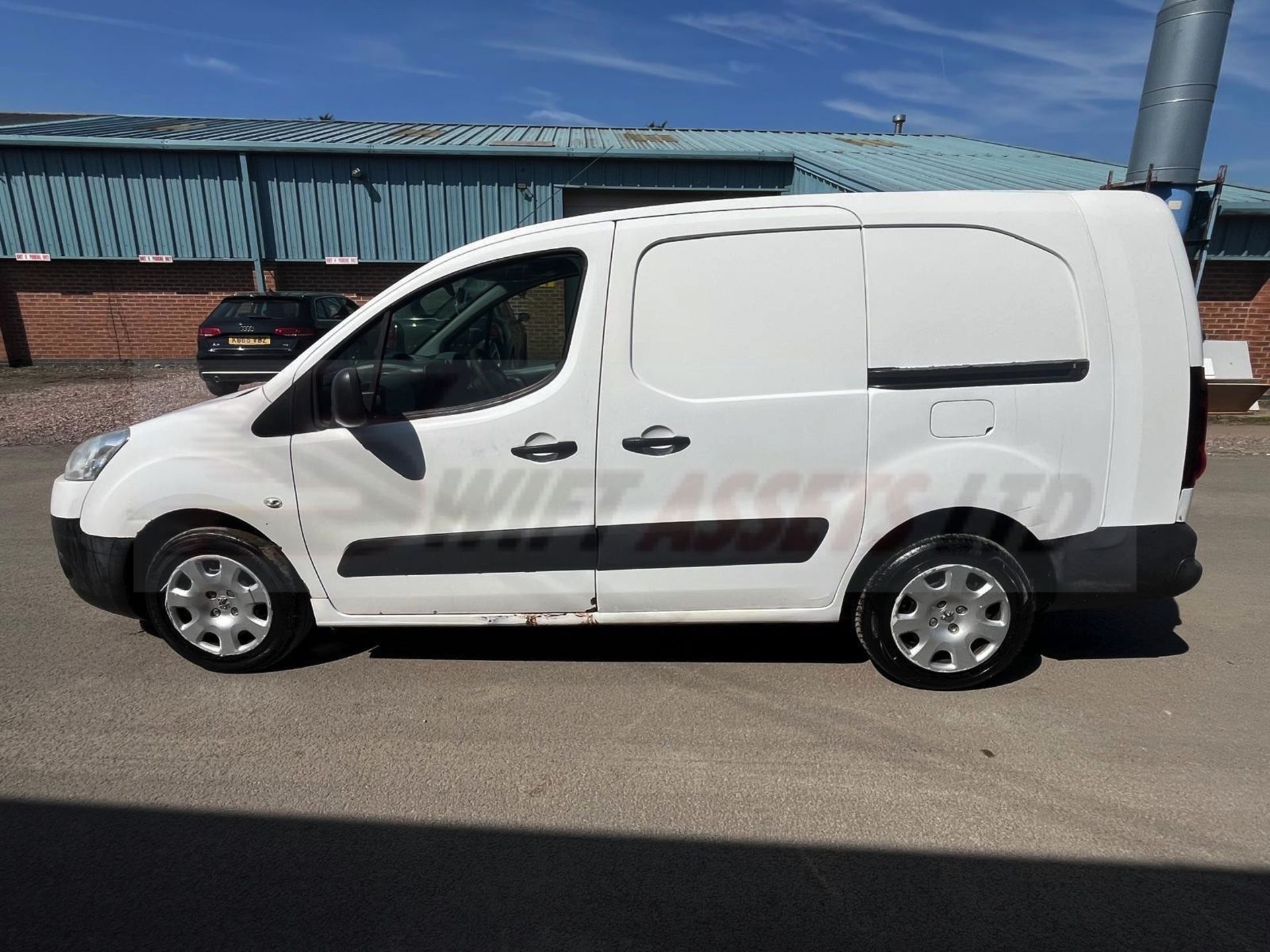 !!! ON SALE !!!PEUGEOT PARTNER 1.6 CRC HDI * CREW CAB VAN* 2014 MODEL - LONG WHEEL BASE - LOOK! - Image 6 of 12