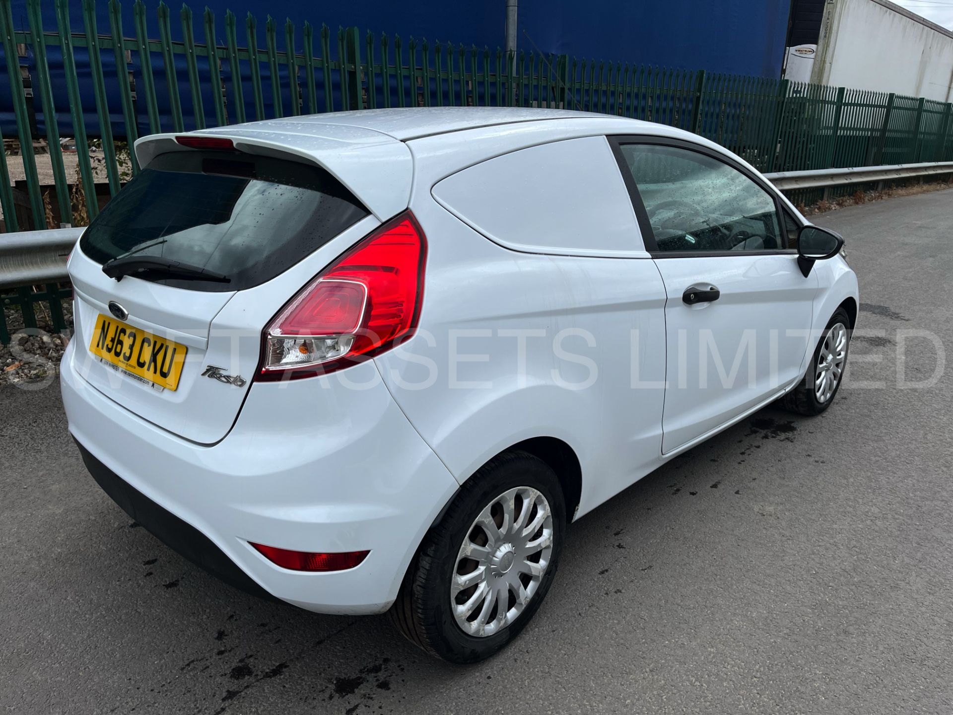 FORD FIESTA TDCI DIESEL 1.5 - VAN TYPE - AIR CONDITIONING - 2013 - LOOK - Image 8 of 13