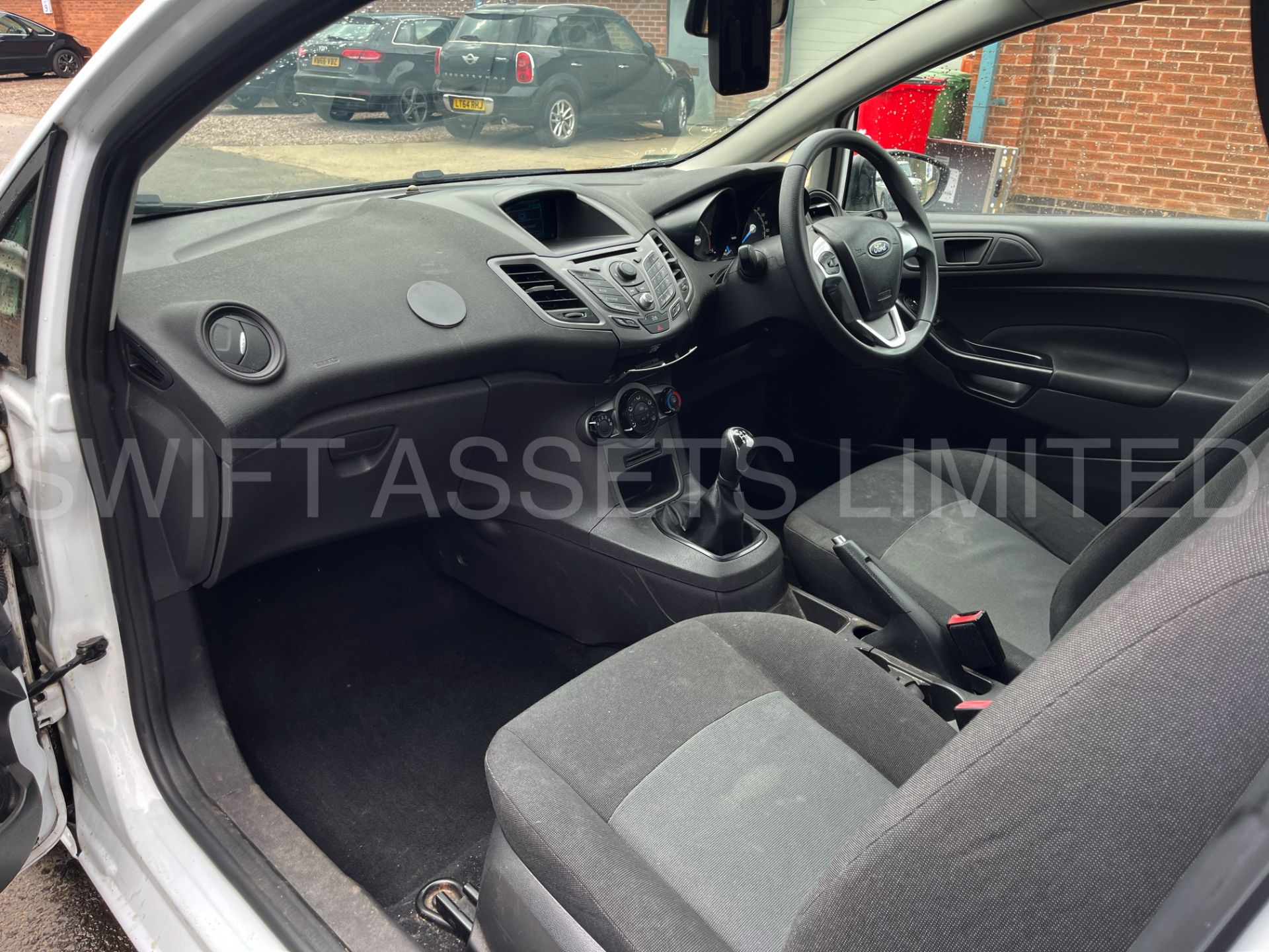 FORD FIESTA TDCI DIESEL 1.5 - VAN TYPE - AIR CONDITIONING - 2013 - LOOK - Image 9 of 13
