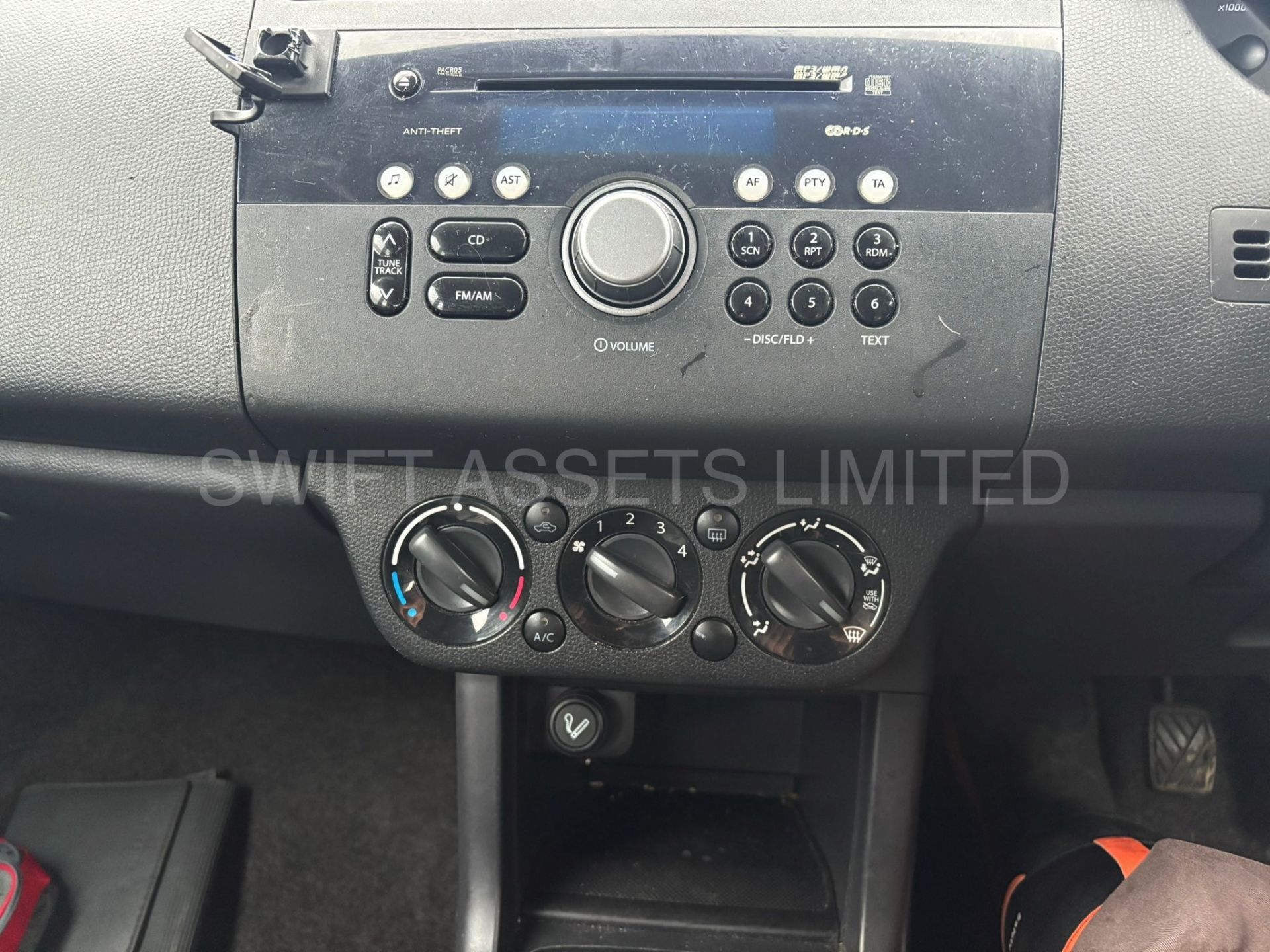 SUZUKI SWIFT DDIS (75) HATCHBACK - 09 REG - AIR CONDITIONING - SERVICE HISTORY - W0W - Image 13 of 15