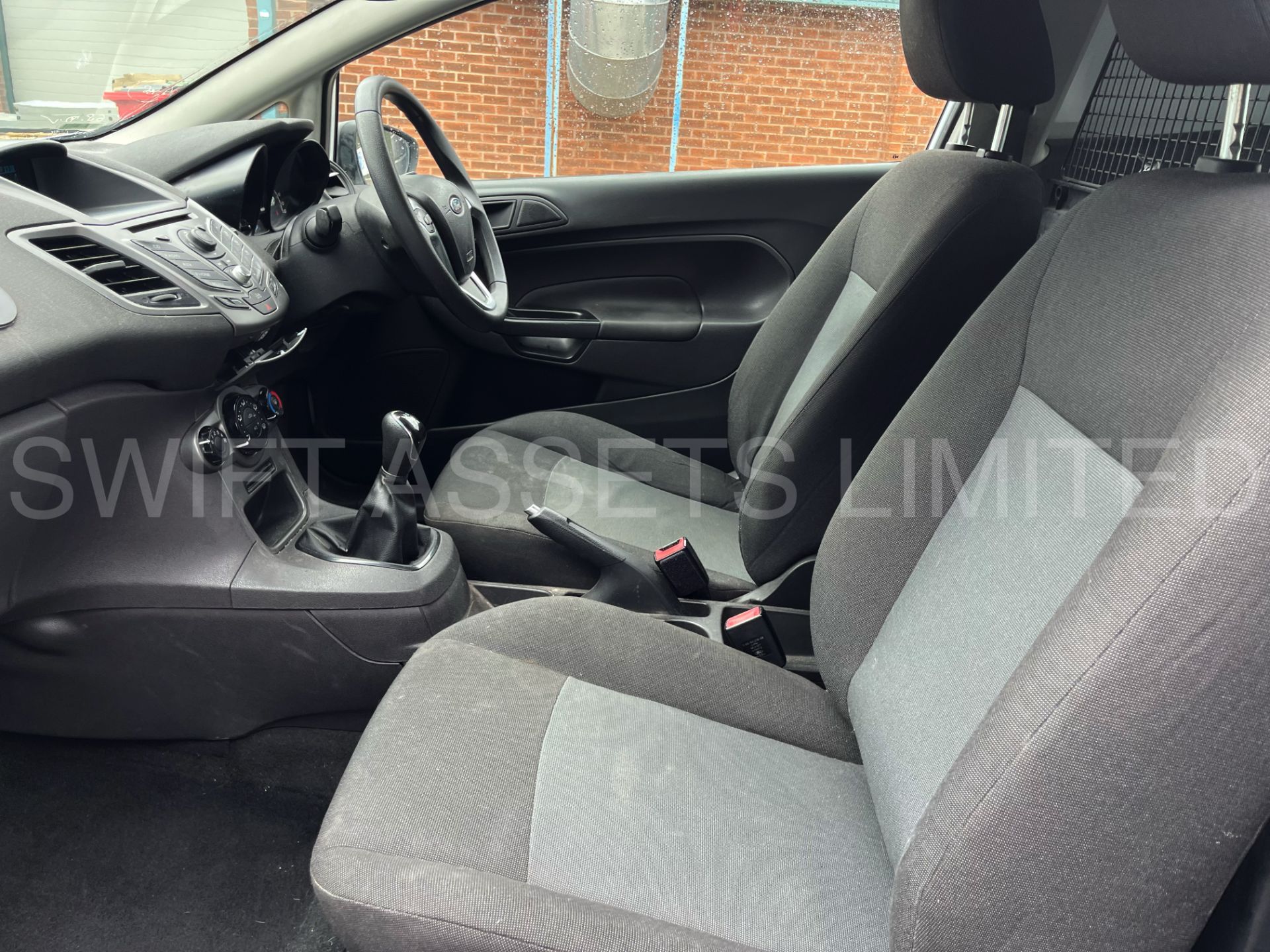 FORD FIESTA TDCI DIESEL 1.5 - VAN TYPE - AIR CONDITIONING - 2013 - LOOK - Image 10 of 13