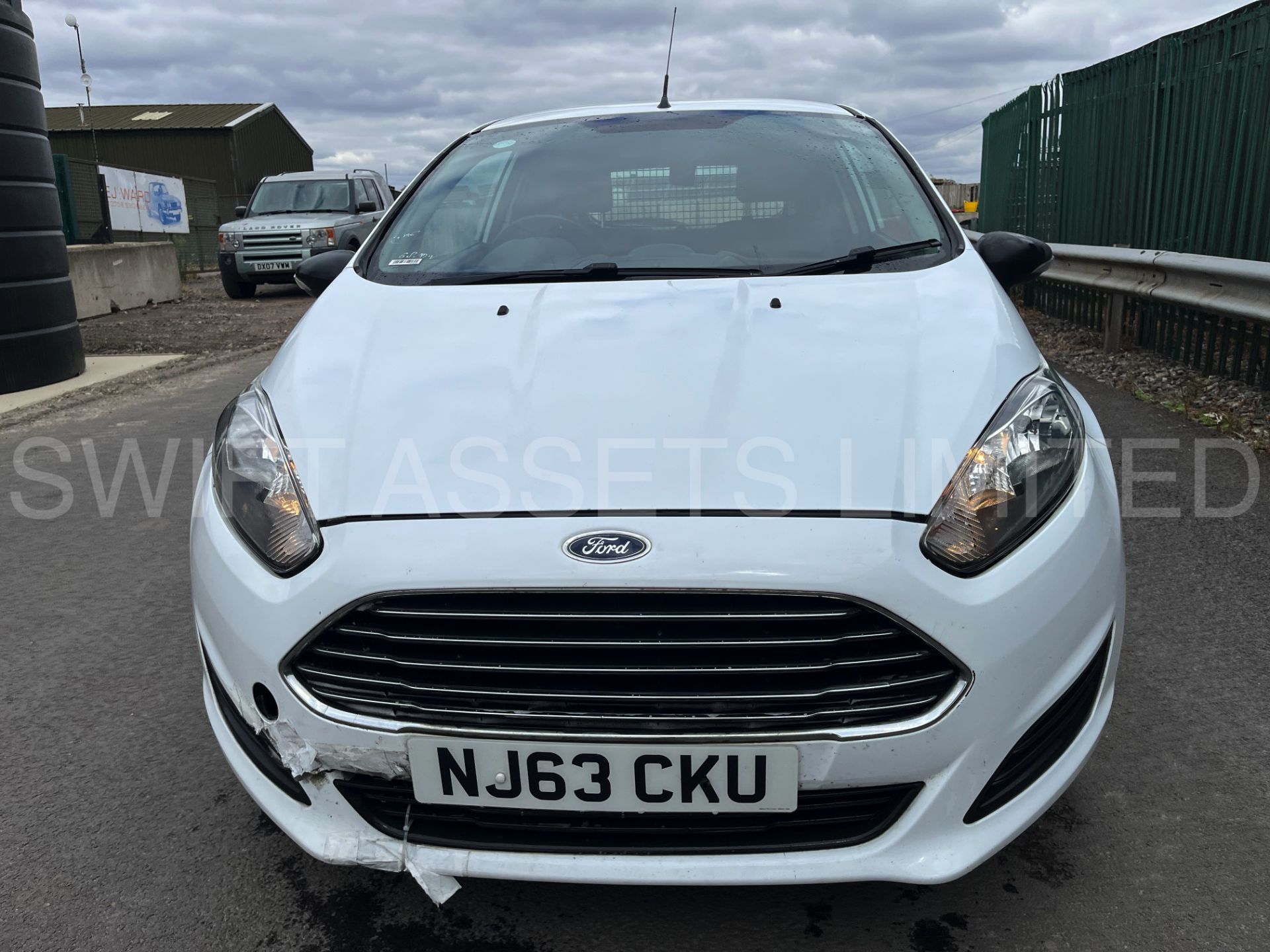 FORD FIESTA TDCI DIESEL 1.5 - VAN TYPE - AIR CONDITIONING - 2013 - LOOK - Image 3 of 13