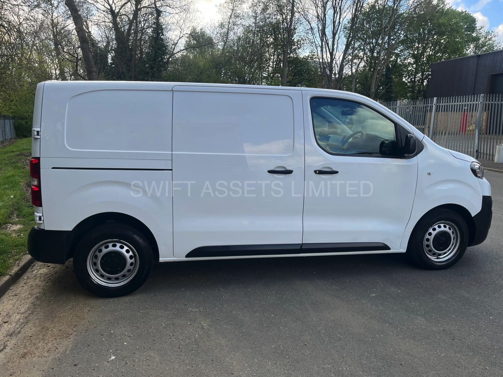 PEUGEOT EXPERT PROFESSIONAL 2021 2.0 BLUE HDI 6 SPEED 120 BHP TWIN SIDE DOORS - Image 8 of 9