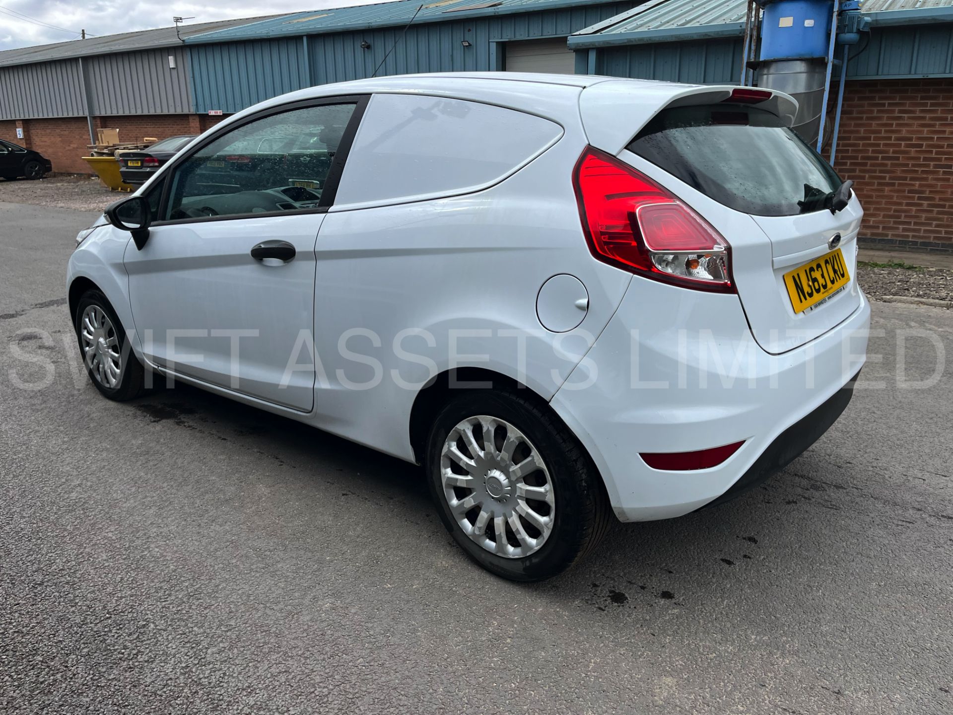 FORD FIESTA TDCI DIESEL 1.5 - VAN TYPE - AIR CONDITIONING - 2013 - LOOK - Image 6 of 13