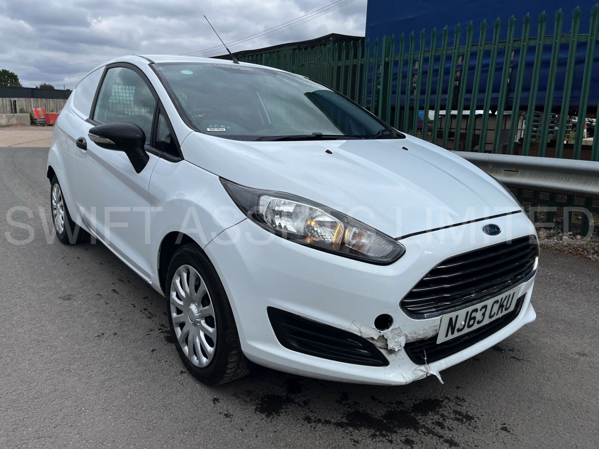 FORD FIESTA TDCI DIESEL 1.5 - VAN TYPE - AIR CONDITIONING - 2013 - LOOK - Image 2 of 13