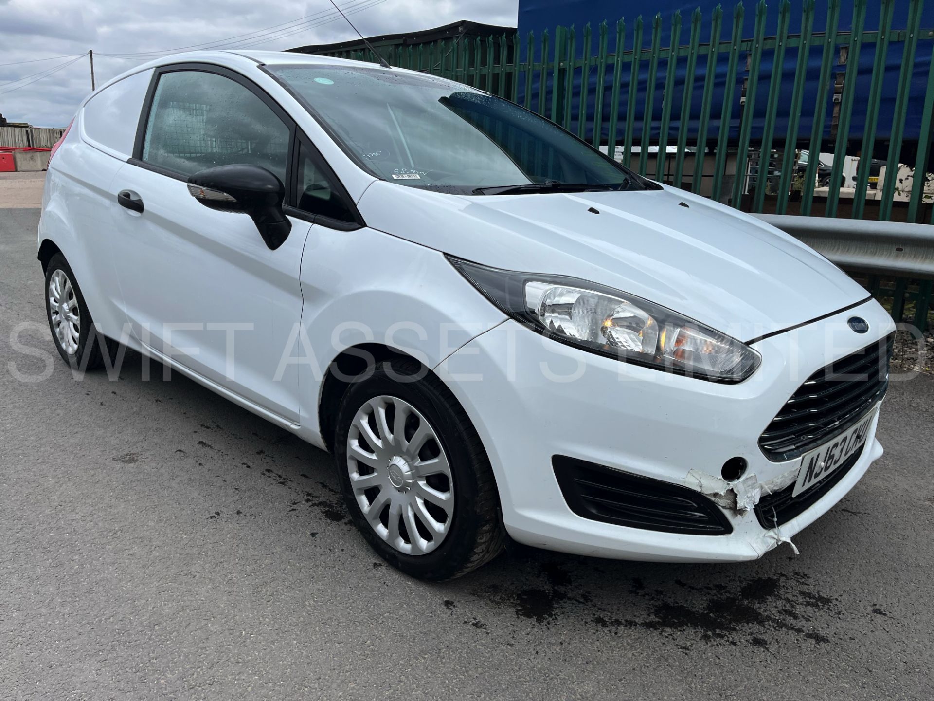 FORD FIESTA TDCI DIESEL 1.5 - VAN TYPE - AIR CONDITIONING - 2013 - LOOK