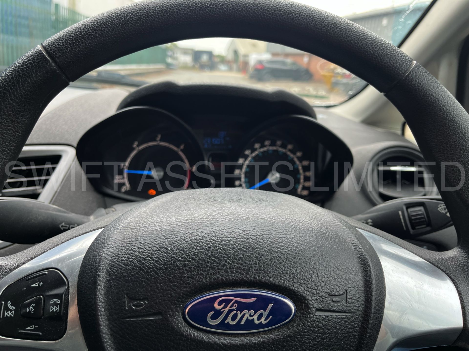 FORD FIESTA TDCI DIESEL 1.5 - VAN TYPE - AIR CONDITIONING - 2013 - LOOK - Image 13 of 13