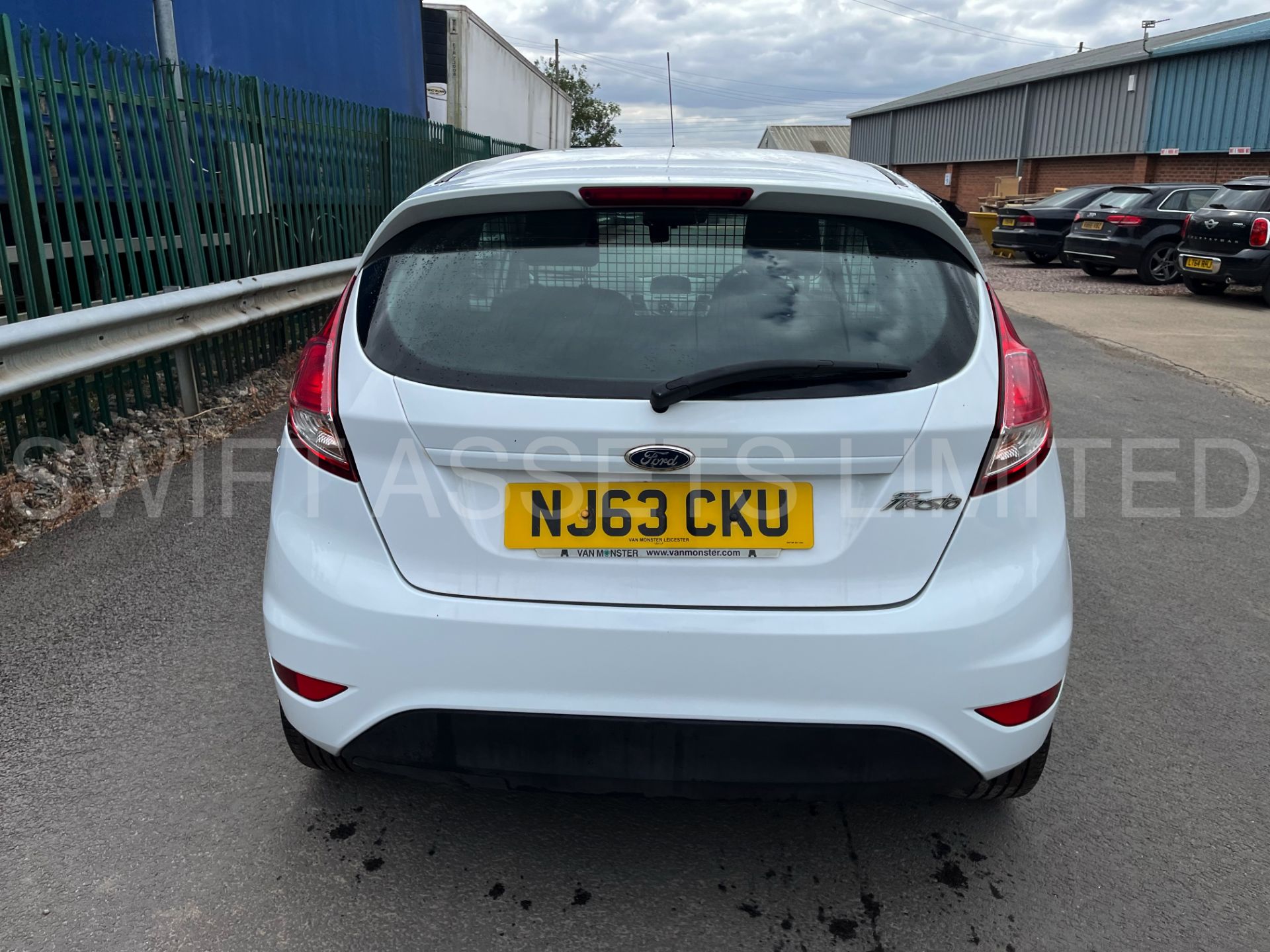 FORD FIESTA TDCI DIESEL 1.5 - VAN TYPE - AIR CONDITIONING - 2013 - LOOK - Image 7 of 13