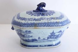 A Chinese export blue and white tureen and cover, 19th century,