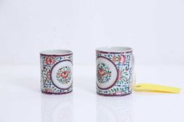 A near pair of Chinese Export mugs, Qing dynasty, late 18th to early 19th century,