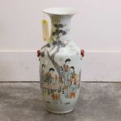 ▲ A Chinese qianjiang-enamelled vase, early 20th century,