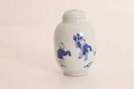A Chinese blue and white tea caddy, 20th century,