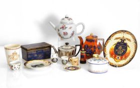 A Copelands 'Grocers Hall' porcelain box, 20th century and later