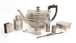 An Edwardian silver teapot,
