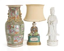 A collection of three Chinese porcelain items, 19th-20th century,