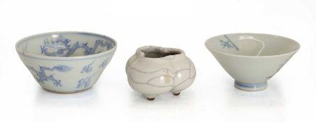 A collection of Chinese porcelain,