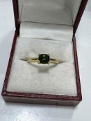 18ct GOLD TSAVORITE SET RING - 3.75 GRAMS