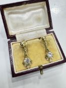 BEAUTIFUL VINTAGE LOOKING 1.55t DIAMOND DROP EARRINGS SET IN 18ct GOLD - WGI CERT