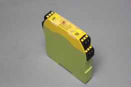 PILZ PNOZ s3 SAFETY RELAY