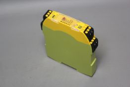 PILZ PNOZ s2 SAFETY RELAY