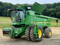 John Deere S680 Combine
