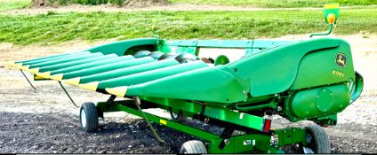 John Deere 608C Corn Head