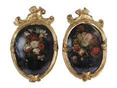 PAAR BLUMENBOUQUETS IN KARTUSCHENFORM, 18. JAHRHUNDERT