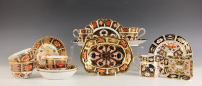A selection of Royal Crown Derby 1128 Imari pattern cabinet wares, comprising: a bonbon dish,