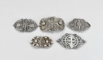 Lot of silver buckles, 2 calf buckles