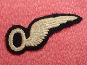 WW2 RAF observer's wing patch Padded stitched observer wing. 86 mm across. Slight discoluration to