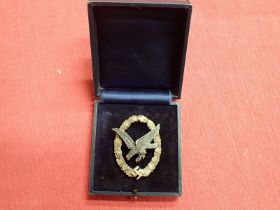 WW2 German, cased Luftwaffe Radio Operatoers badge Badge by Juncker of Berlin. A flat-back wreath