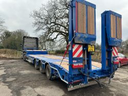 NEW/UNUSED CHIEFTAIN TRI AXLE STEP FRAME SEMI LOW LOADER TRAILER - 10% BUYERS PREMIUM