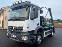 2017 MERCEDES-BENZ AROCS 18 TON SKIP LOADER EUROPE 6 AUTO *253K KM*