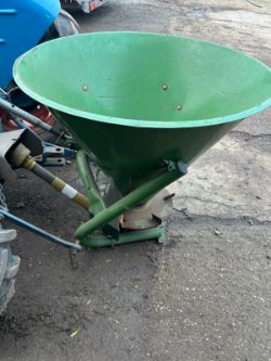AMAZON FERTILISER SALT SPREADER