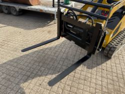 NEW/UNUSED 2025 GIYI MINI SKIDSTEER SIDE SHIFT PALLET FORKS AND FRAME