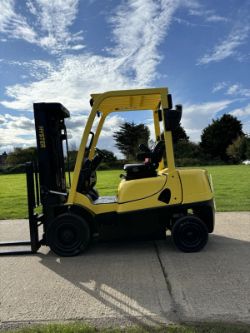 2018 HYSTER 2.5 TON LIFT CAPACITY DIESEL FORKLIFT - 7600 HOURS *12% BUYERS PREMIUM*