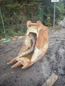 2FT DIGGING BUCKET