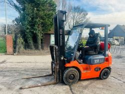 2006 TOYOTA 18 FORKLIFT C/W PALLET TINES - 884 HOURS - PALLET TINES
