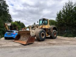 KOMATSU WA380 LOADING SHOVEL - RUNS AND DRIVES - AIR CON