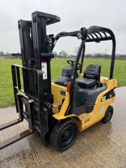 CATERPILLAR 1.5 TONNE DIESEL FORKLIFT CONTAINER TRIPLE MAST AND SIDE SHIFT